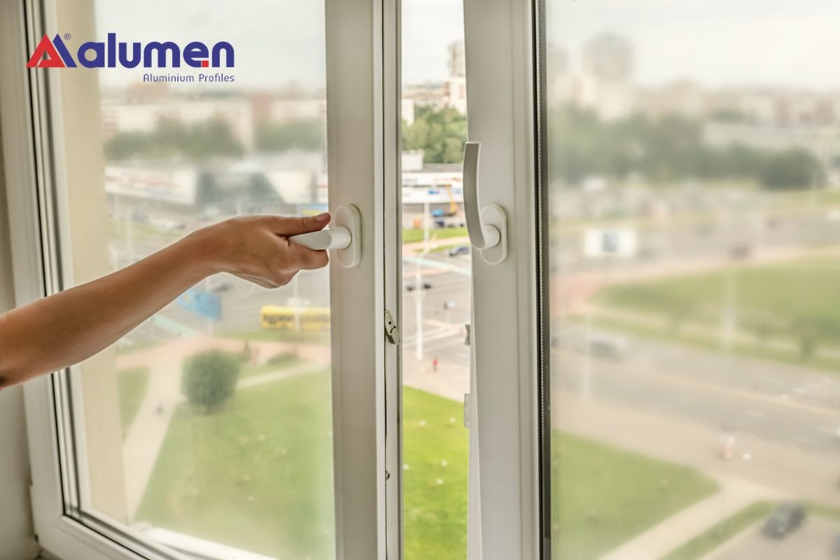 Cửa nhôm Xingfa với độ bền cao, khả năng cách âm, cách nhiệt sẽ bảo vệ gia đình an toàn.