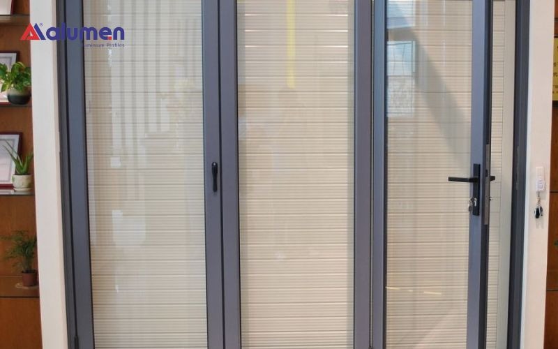 Bổ sung lớp cửa an toàn tạo nên 2 lớp cửa rất khó để đột nhập