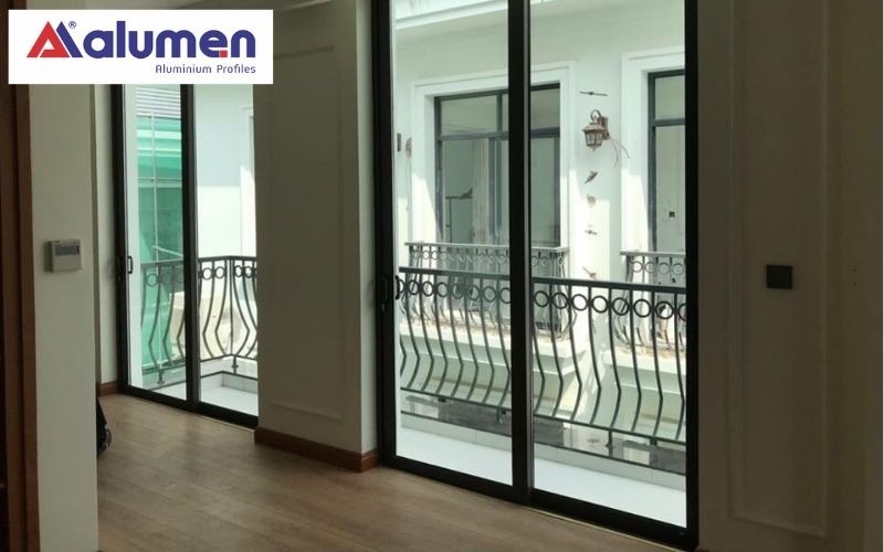 Cửa chính trượt lùa 2 cánh có thể được sử dụng tại lối đi ra ban công