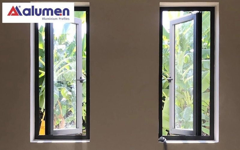 Cửa sổ nhôm mở quay 1 cánh với thiết kế hiện đại, đẹp mắt