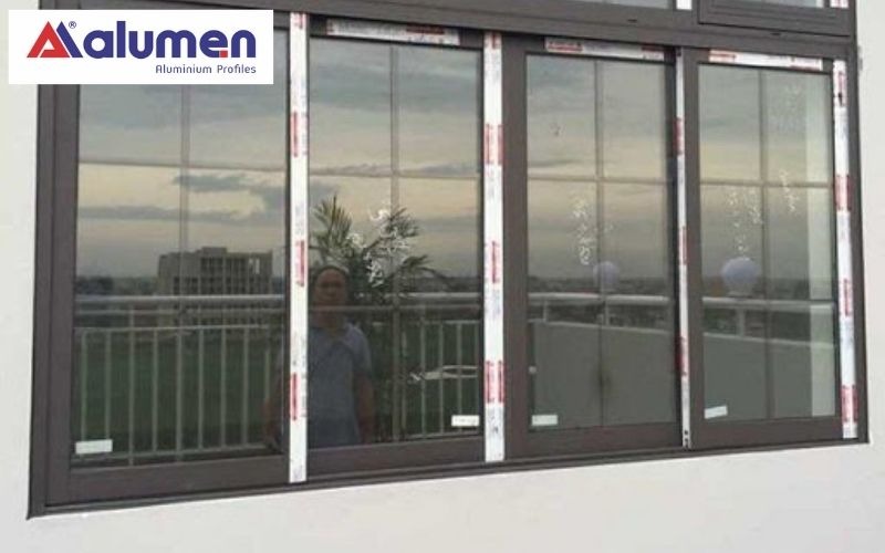 Cửa sổ nhôm kính trượt lùa được thiết kế nhằm tối ưu không gian sử dụng của căn phòng