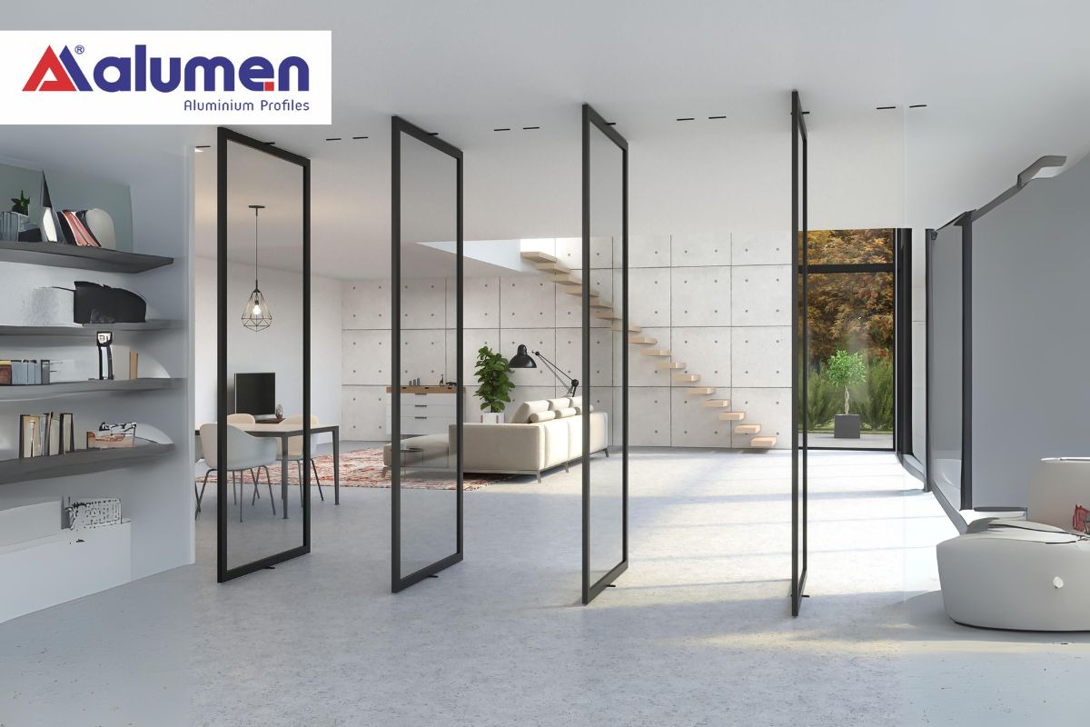 Cửa quay 4 cánh trục giữa hệ Slim làm vách ngăn 2 không gian trong nhà.