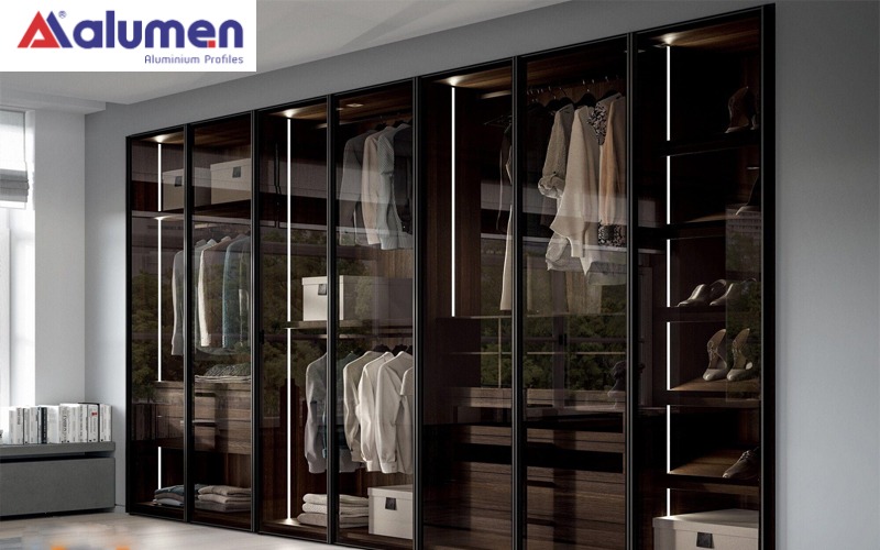 Tủ quần áo nhôm kính màu với đa dạng sắc độ