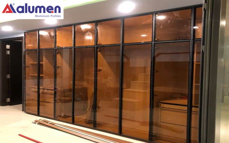 Tủ quần áo nhôm kính màu với đa dạng sắc độ