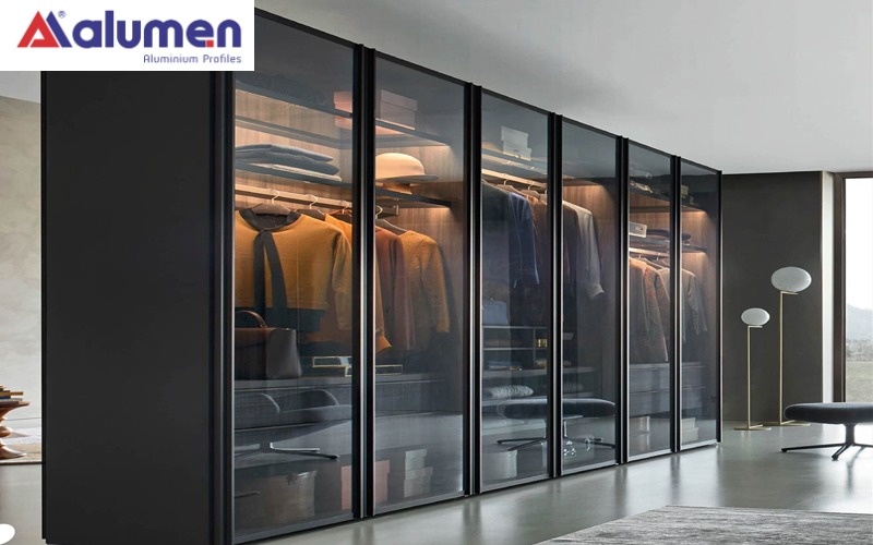 Tủ quần áo nhôm kính màu với đa dạng sắc độ
