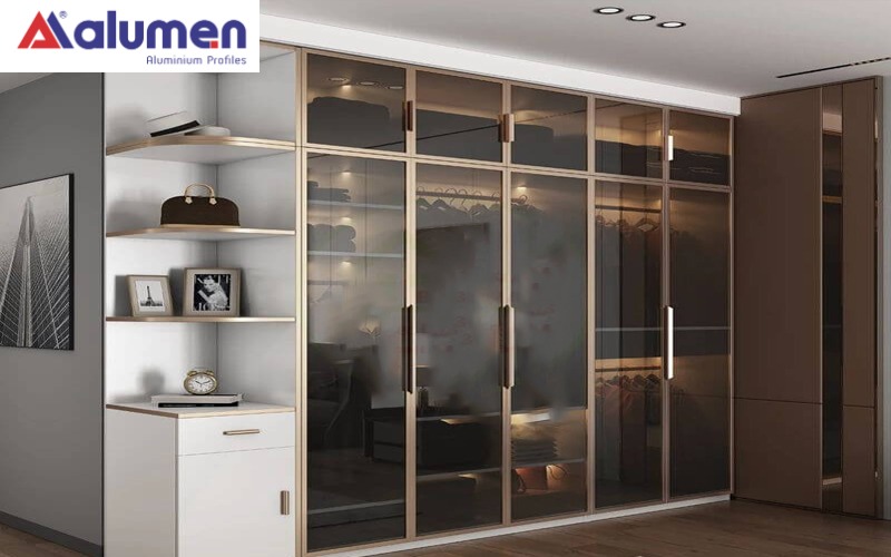 Tủ quần áo mở quay phù hợp với những phòng ngủ có không gian rộng