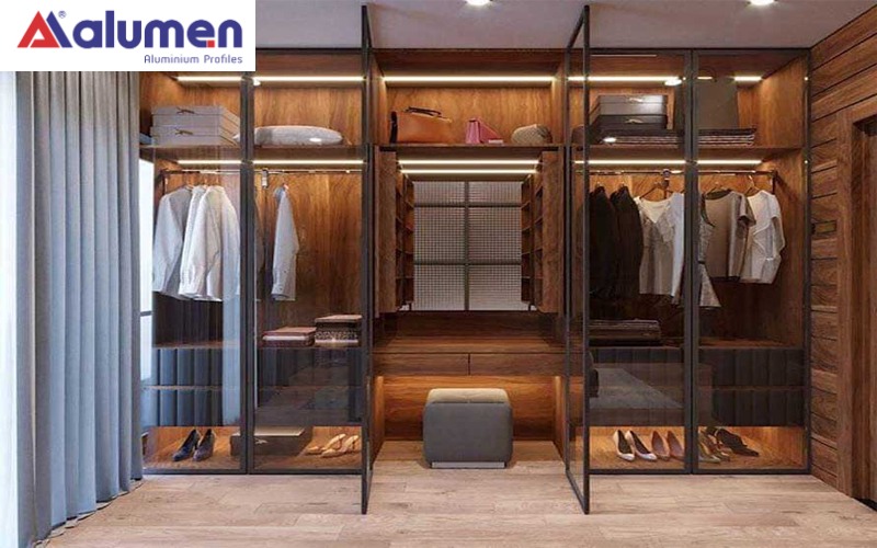 Tủ quần áo mở quay phù hợp với những phòng ngủ có không gian rộng