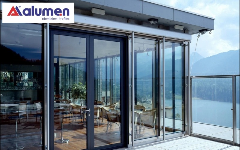 Mẫu cửa đi nhôm cách nhiệt mở quay 2 cánh