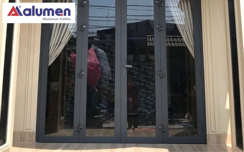 Mẫu cửa nhôm Xingfa 4 cánh mở quay đẹp mắt dành cho gia chủ mệnh Thủy