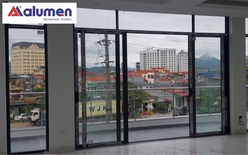 Mẫu cửa nhôm Xingfa 4 cánh trượt lùa dành cho công trình có diện tích nhỏ hơn 100m2