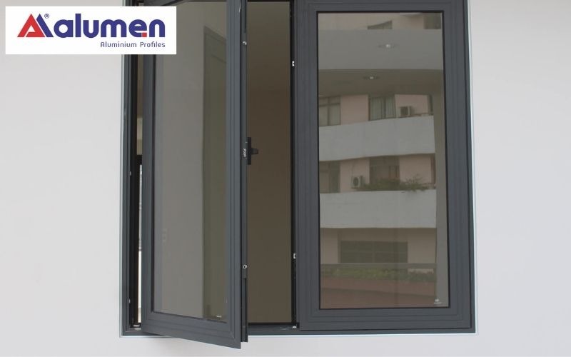 Mẫu cửa sổ nhôm nhà cấp 4 mở quay 2 cánh dành cho công trình có diện tích dưới 80m2