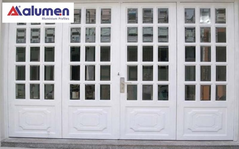 Mẫu cửa nhôm 4 cánh chia ô caro dành cho biệt thự có diện tích lớn hơn 120m2