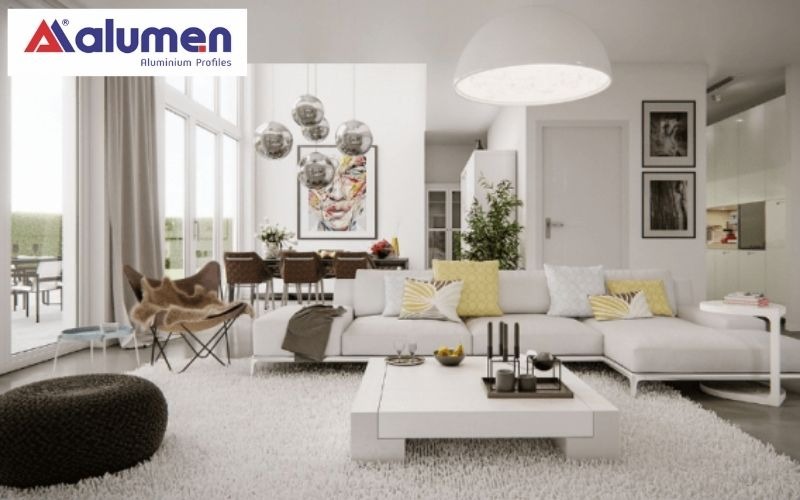 Cửa chính nhôm biệt thự mở quay 3 cánh với tone màu trắng chủ đạo phù hợp với biệt thự mang phong cách Bắc Âu